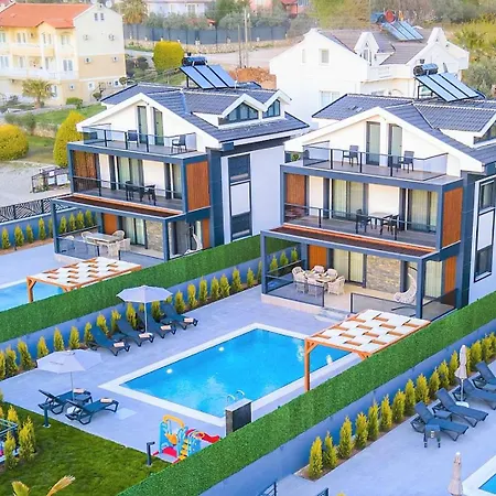 Oeluedeniz Ovacik 4 1 Salon 8 Kisilik Tatil Villasi 페티예