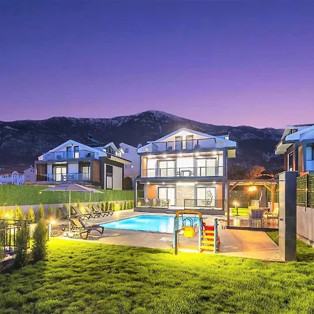 Oeluedeniz Ovacik 4 1 Salon 8 Kisilik Tatil Villasi 빌라