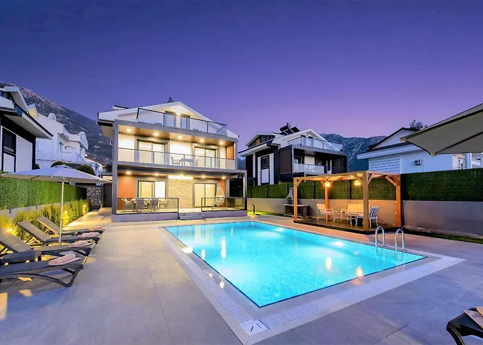 Oeluedeniz Ovacik 4 1 Salon 8 Kisilik Tatil Villasi Villa Fethiye