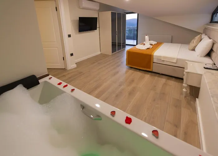 Oeluedeniz Ovacik 4 1 Salon 8 Kisilik Tatil Villasi Villa Fethiye