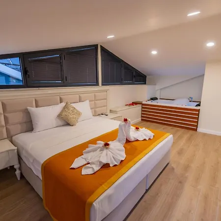 ölüdeniz Ovacık 4 1 Salon 8 Kişilik Tatil Villası Villa *